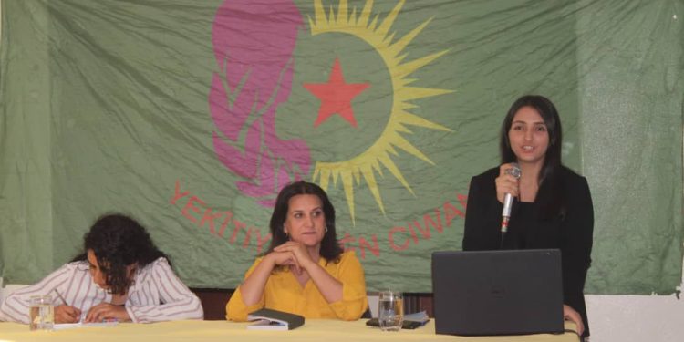 Komxebat ya Jinên Ciwan li bajare Qamişlo li dar xest