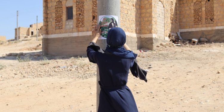 Jinên Ciwan li Tebqayê posterên ji bo şehîd Jîna Emînî daliqandin