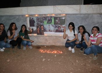 Îro yekîtiya xwendekarên jin li Qamişlo şehîd Sara Tolhildan û şehîd Rûken Zelal bi bîranîn