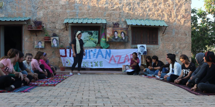 Yekîtiya Jinên ciwan ên Kobanê Xwendawendên Azadîyê bi bîranîn