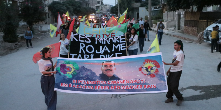 Ciwanên şoreşger li dijî komploya 9′ê Cotmehê meşiyan