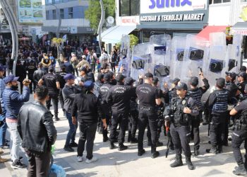 Gelê Kurd li dijî êrîşên dagirkeriyê li qadan e