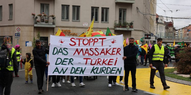 Li Salzbûrgê banga ‘Em li dora Rêber Apo û Rojava bibin yek’