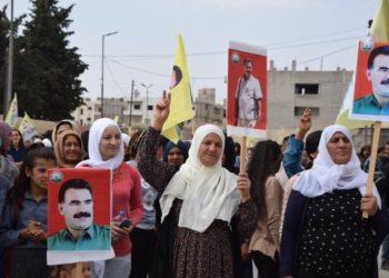 Gelê Kobanê xwedî li pêngava azadiyê derket