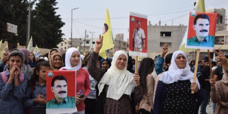 Gelê Kobanê xwedî li pêngava azadiyê derket