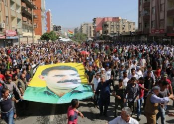 ‘Kurd dixwazin xeber ji Rêber APO bigirin’