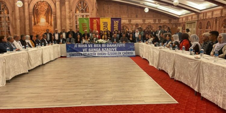 172 sazî û partiyan ji bo azadiya Rêber Apo deklarasyonek eşkere kir