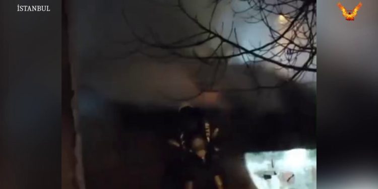 Yekîneyên YCWK’ê mala ku tiryak lê dihat firotin şewitandin