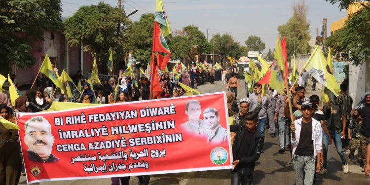 Ciwanan herema Firatê ji bo azadiye fizikî ya Rêber APO meşiyan