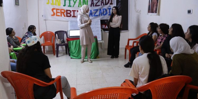 Li Şamê panelêk li hember zewaca zarokan hat li dar xistin