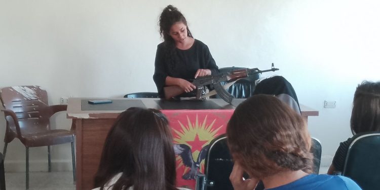 Ciwanên Şoreşger li Hesekê perwerdeya xweparastinê didomînin