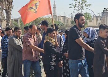 Tevgera Ciwanên Reqqa beşdarî merasîma oxirkirina sê şehîdên