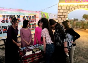 Jinên ciwan ên ji Efrînê felsefeya Rêber Apo belav dikin