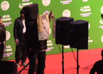 Di kongreya YSP’ê de posterên Rêbertiyê hatin vekirin