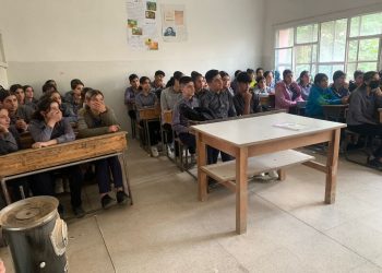 Yekitîya Jinên Ciwan ji bo xwendekaran semînerek li dar xist