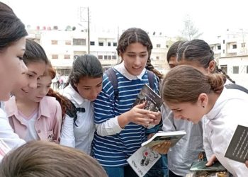 Yekîtiya Jinên Ciwan ên Hesekê pirtûkên Rêbertî belav kirin