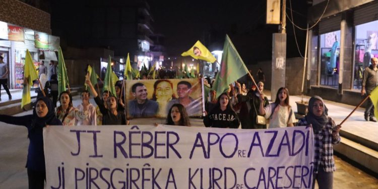 Jinên Ciwan li Hesekê Meşek li darxistin