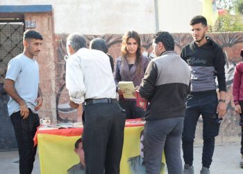 Ciwanên Til Temir pirtûkên Rêber Apo belav dikin