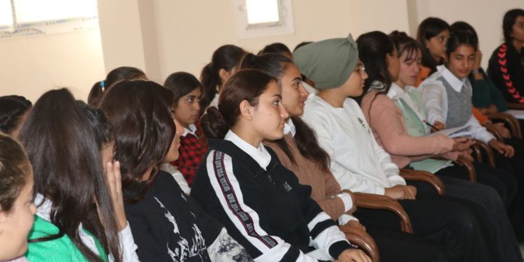 Yekîtiya Jinên Ciwan li Kobanê Şehîd Berîtan bi bîr anîn