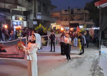 Ciwanên Helebê meşek ji bo azadîya Rêber Apo lidarxistin