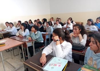 Yekîtiya Jinên Ciwan ya Kobane seminarek lidarxistin ji bo xwendekaran