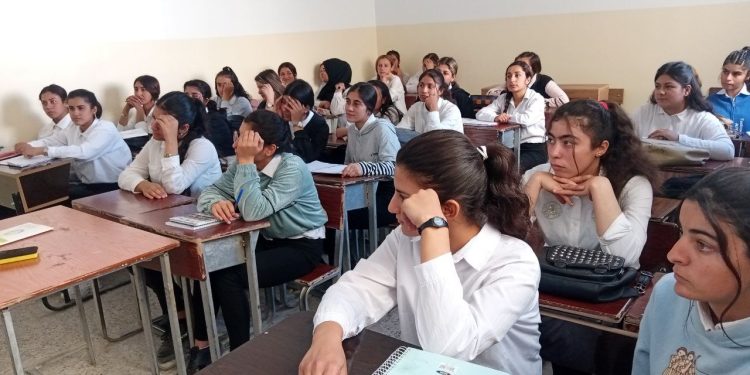 Yekîtiya Jinên Ciwan ya Kobane seminarek lidarxistin ji bo xwendekaran