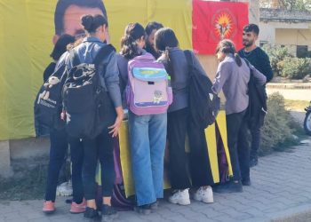 Yekîtiya Jinên Ciwan ên Derîkê pirtûkên Rêbertî belav kirin