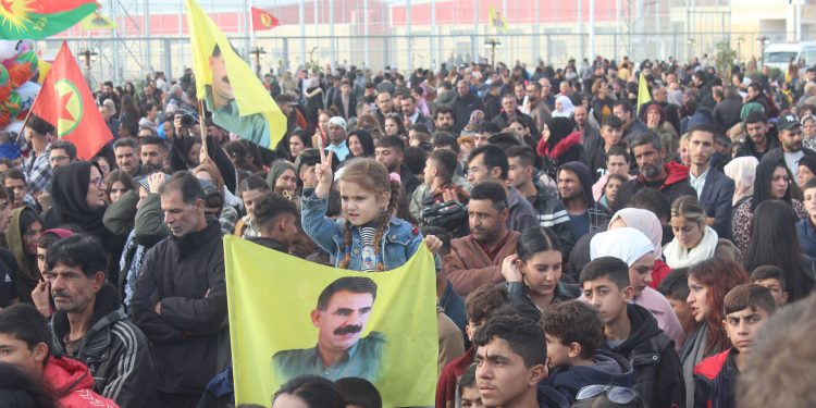 Li Qamişlo bi hezaran gel salvegera PKK pîroz kirin