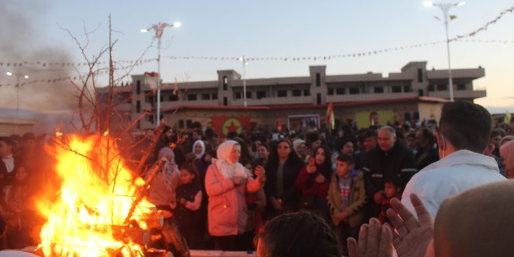 Li Qamişlo bi hezaran gel salvegera PKK pîroz kirin
