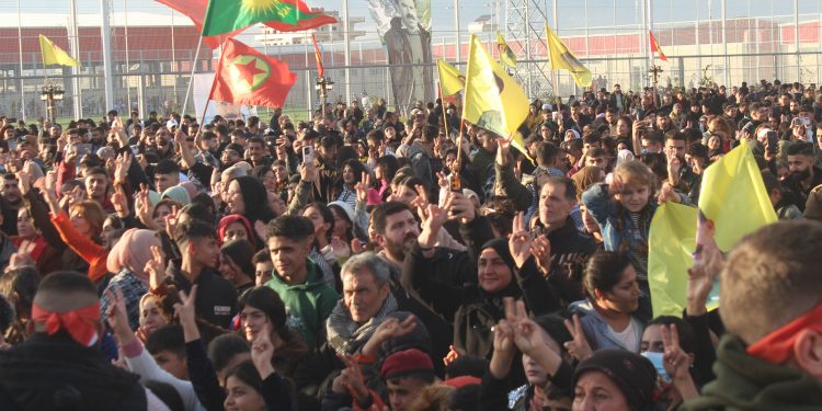 Li Qamişlo bi hezaran gel salvegera PKK pîroz kirin