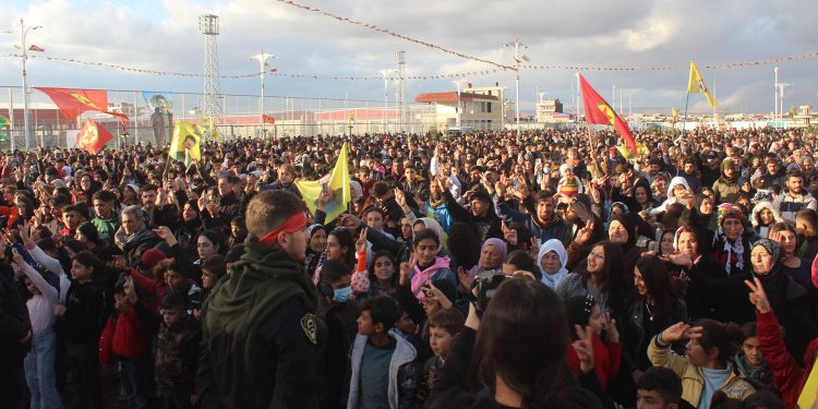 Li Qamişlo bi hezaran gel salvegera PKK pîroz kirin
