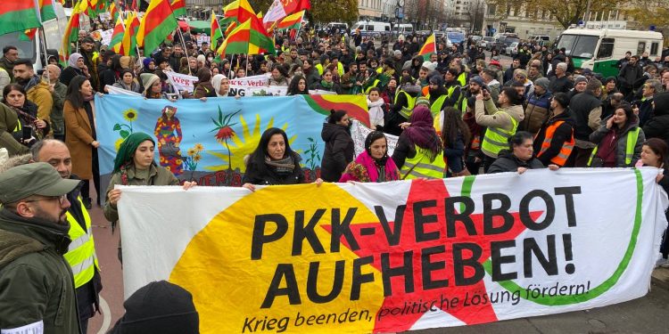 Bi hezaran kes li dijî qedexeya li ser PKK’ê dimeşin