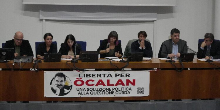 Konferansa li Îtalya: Rêber APO pêşerojê pêşkêşî cîhanê dike