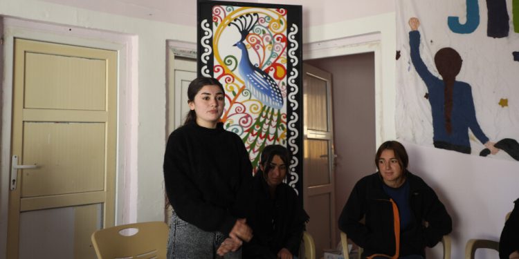 Yekîtiya Jinên Ciwan ya Şengalê ji bo 25’ê Mijdarê civînek li dar xist