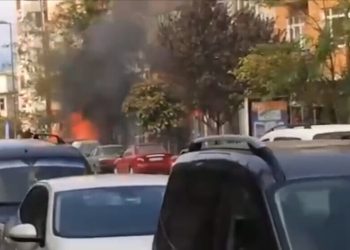 Tîma bersivdanê ya YPS li Stenbolê agir berda wesayitekê