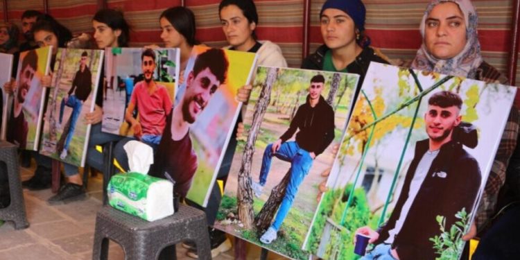 Konê sersaxiyê ji bo şehîd Mehmûd Kobanê û Milîtan Kobanê hate vedan