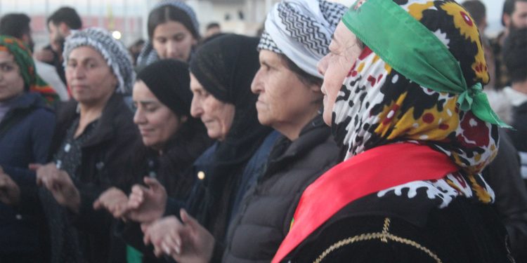 Li Qamişlo bi hezaran gel salvegera PKK pîroz kirin