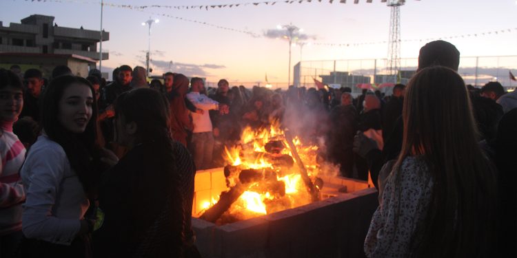 Li Qamişlo bi hezaran gel salvegera PKK pîroz kirin