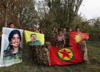 15 şervanên jinên ciwan 45. salvegera damezrandina PKK’ê bi tevlîbûna li nava refên PKK’ê silav dikin