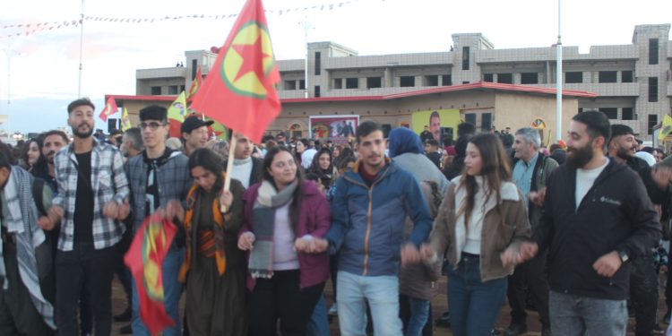 Li Qamişlo bi hezaran gel salvegera PKK pîroz kirin