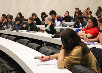 Di konferansa li Parîsê de, atolyeya ‘Bi Jin Jiyan Azadî Ber Bi Şoreşa Jinê’ hat lidarxistin