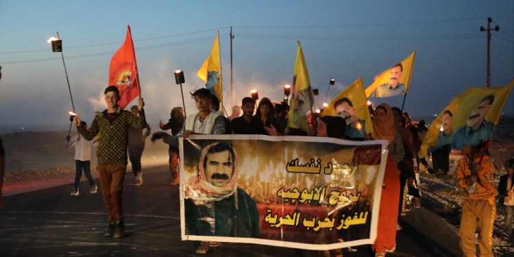 Ciwanên Erêb ên Şengalê bi meşeleyan meşek li dar xistin