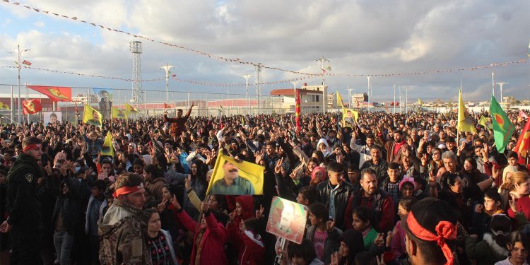 Li Qamişlo bi hezaran gel salvegera PKK pîroz kirin