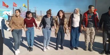 Ciwanên gundewarên Kobanê salvegera PKK pîroz kirin