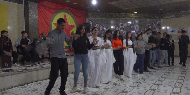 Ciwanên Qamişlo bi şahîyekî salvegera PKK pîroz kirin