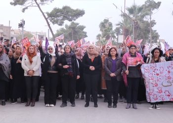 Bi sedan jinên Reqa û Tebqa li dijî şîdetê daketin qadan