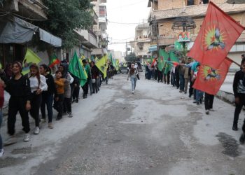 Ciwanên Helebê ji bo azadiya Rêber APO meşek li dar xist