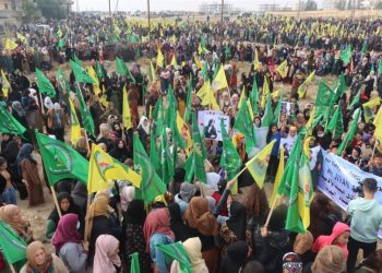 Bi hezaran kes li dijî tecrîdê meşiyan