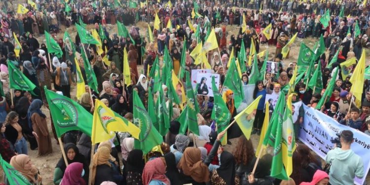 Bi hezaran kes li dijî tecrîdê meşiyan