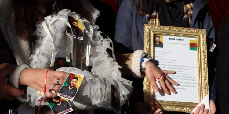 Ciwanê Mexmûrê ya şehîd Feryat Buldan hate oxirkirin